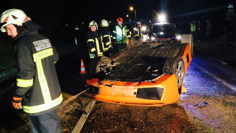 Illustration for article titled Austrian Mechanic Can't Resist Lamborghini, Promptly Flips It